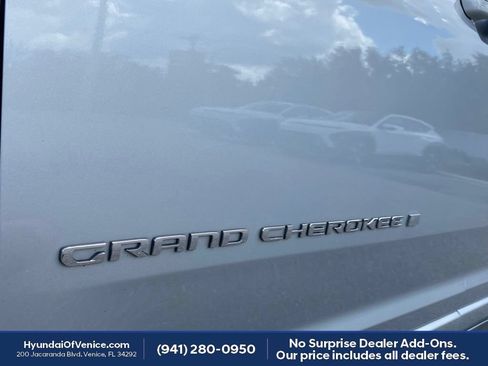 Used 2022 Jeep Grand Cherokee Overland AWD/4WD image 31