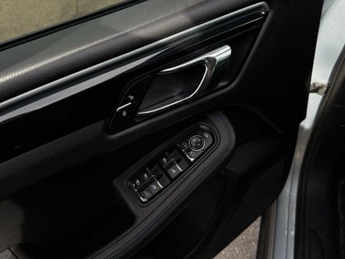 Used 2017 Porsche Macan AWD/4WD image 11