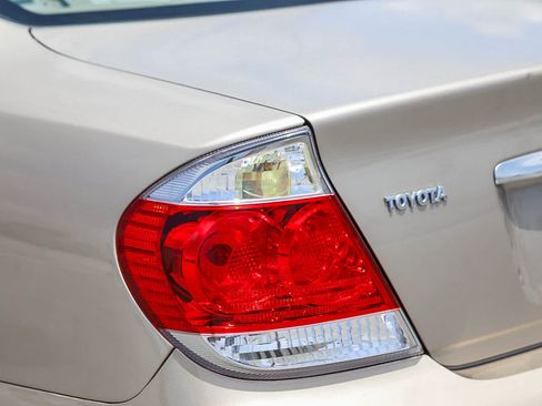Used 2006 Toyota Camry LE FWD image 9