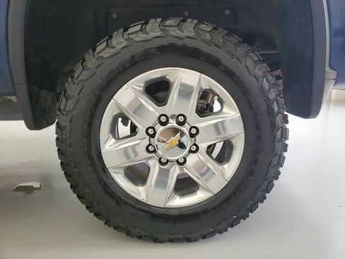 Used 2021 Chevrolet Silverado 2500 LTZ w/ LTZ Premium Package AWD/4WD image 13