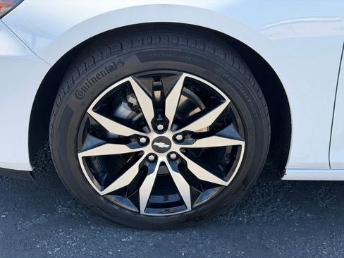 Used 2017 Chevrolet Malibu LT FWD image 10