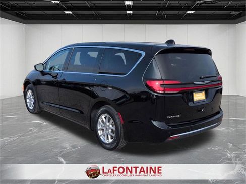 Certified 2024 Chrysler Pacifica Touring-L image 3