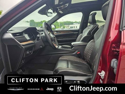 Used 2023 Jeep Grand Cherokee L Summit w/ Advanced Protech Group IV AWD/4WD image 10