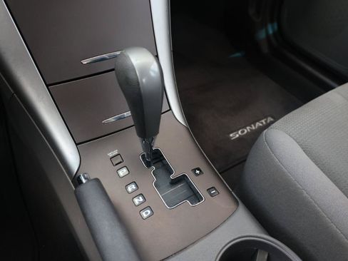 Used 2010 Hyundai Sonata GLS FWD image 12