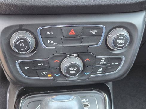 Used 2020 Jeep Compass Latitude AWD/4WD image 11