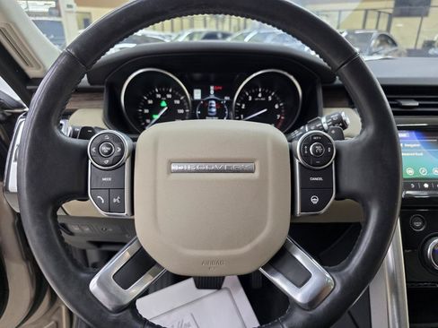 Used 2017 Land Rover Discovery HSE AWD/4WD image 32