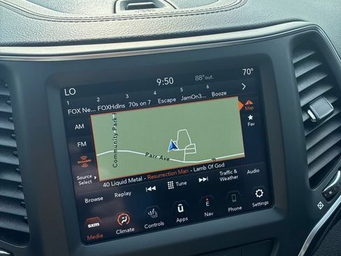 Used 2023 Jeep Cherokee Altitude Lux w/ Mopar Interior Package AWD/4WD image 14