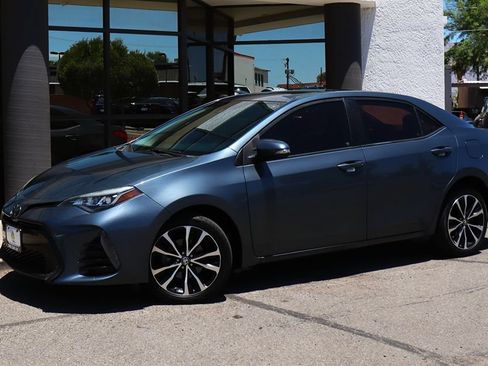 Used 2017 Toyota Corolla SE w/ SE Premium Package FWD image 3