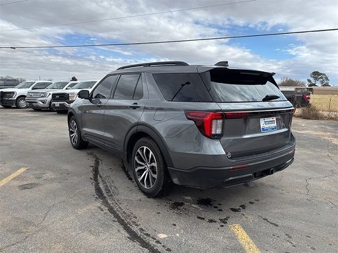 Used 2025 Ford Explorer ST-Line image 3