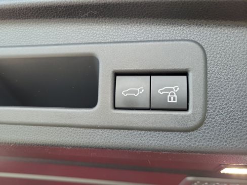 Used 2025 Toyota 4Runner Limited AWD/4WD image 12