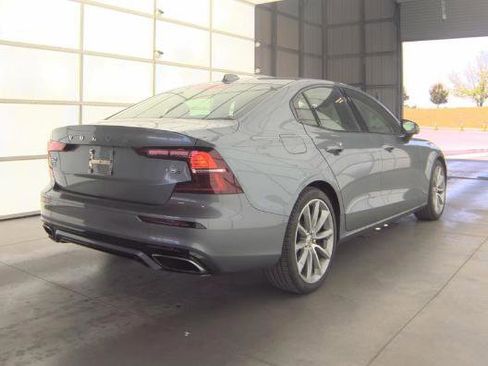 Used 2021 Volvo S60 T5 Momentum w/ Premium Package AWD/4WD image 3