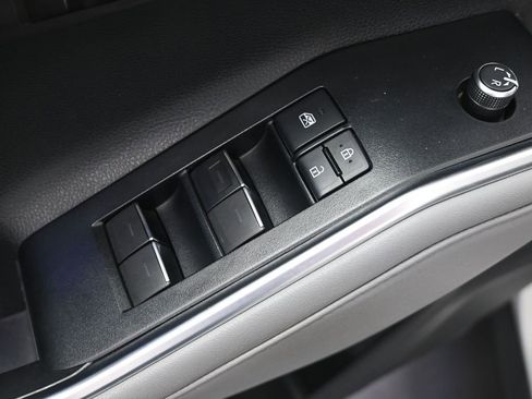 Used 2021 Toyota Highlander Limited image 11