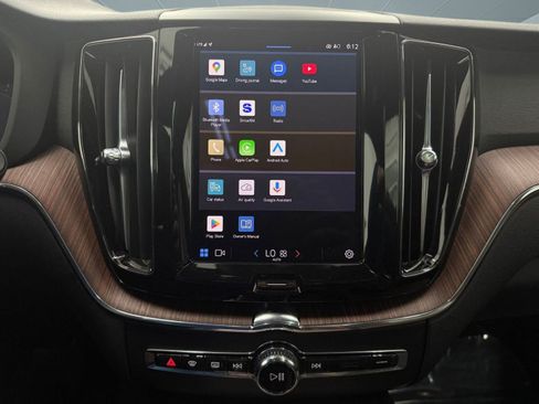 Used 2023 Volvo XC60 B5 Plus image 29