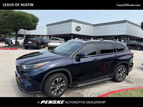 Used 2023 Toyota Highlander XLE FWD image 1