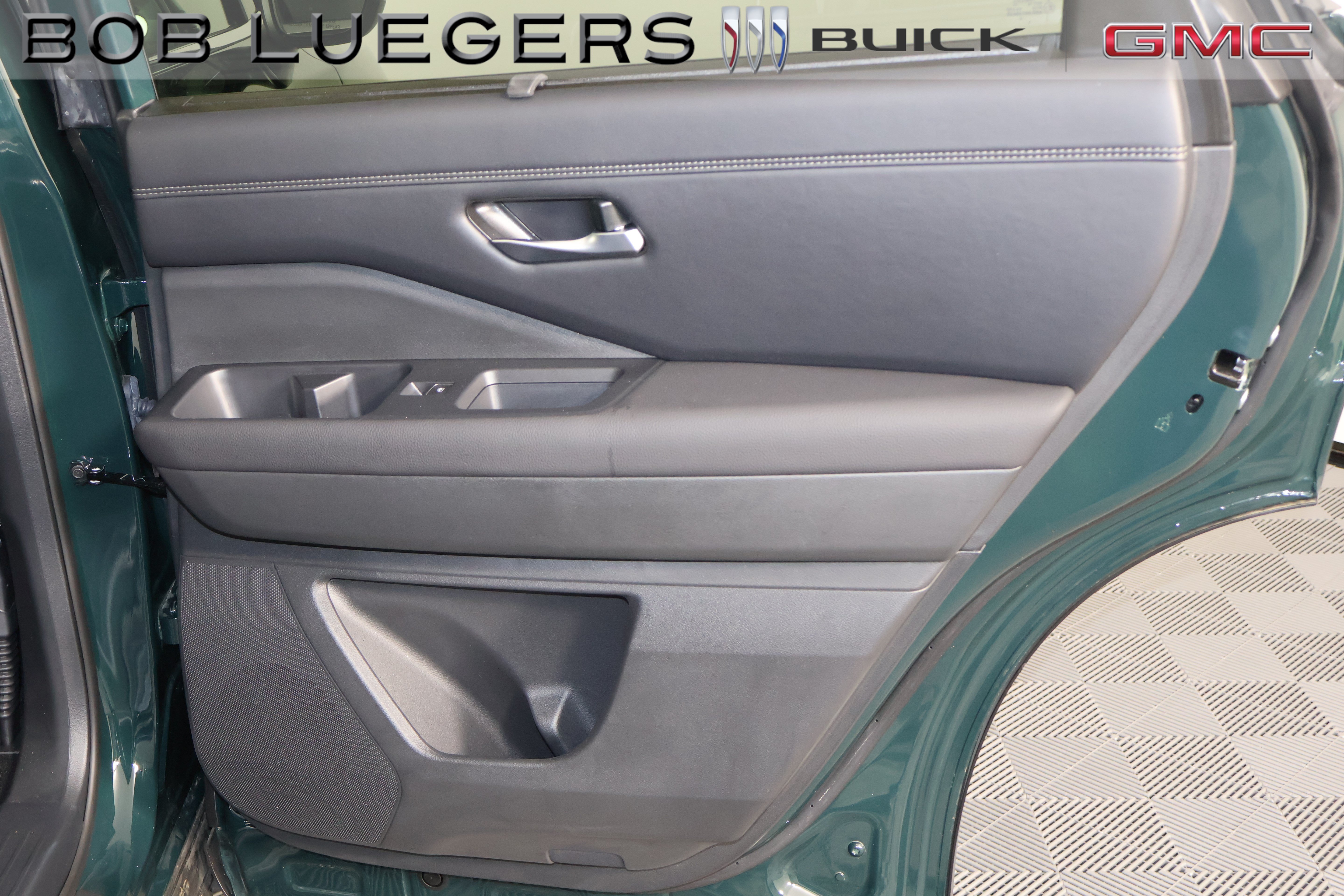 Used 2025 Nissan Pathfinder Platinum FWD image 15