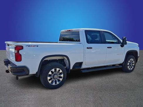 Used 2024 Chevrolet Silverado 2500 Custom w/ Custom Value Package image 4