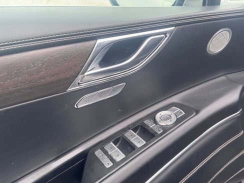 Used 2024 Genesis GV80 2.5T image 12