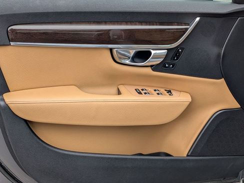 Used 2018 Volvo S90 T6 Momentum w/ Convenience Package image 14