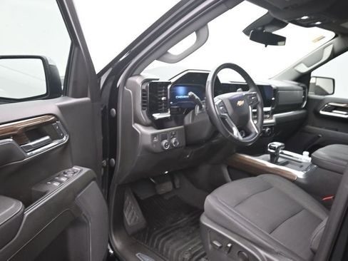 Used 2023 Chevrolet Silverado 1500 LT RWD image 10