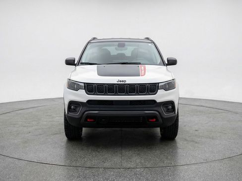 Used 2025 Jeep Compass Trailhawk AWD/4WD image 1