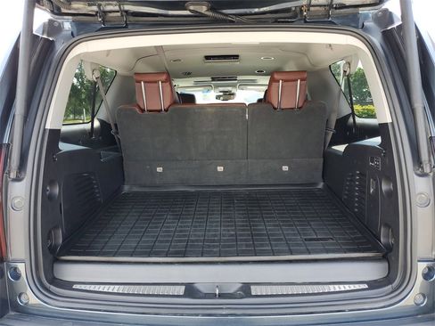 Used 2019 Chevrolet Suburban Premier w/ Premier Plus Edition image 7