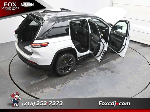 New 2025 Jeep Grand Cherokee Limited image 37