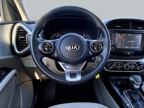 Used 2020 Kia Soul LX FWD image 5