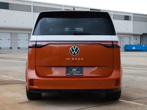 Used 2025 Volkswagen ID. Buzz 1st Edition RWD image 10