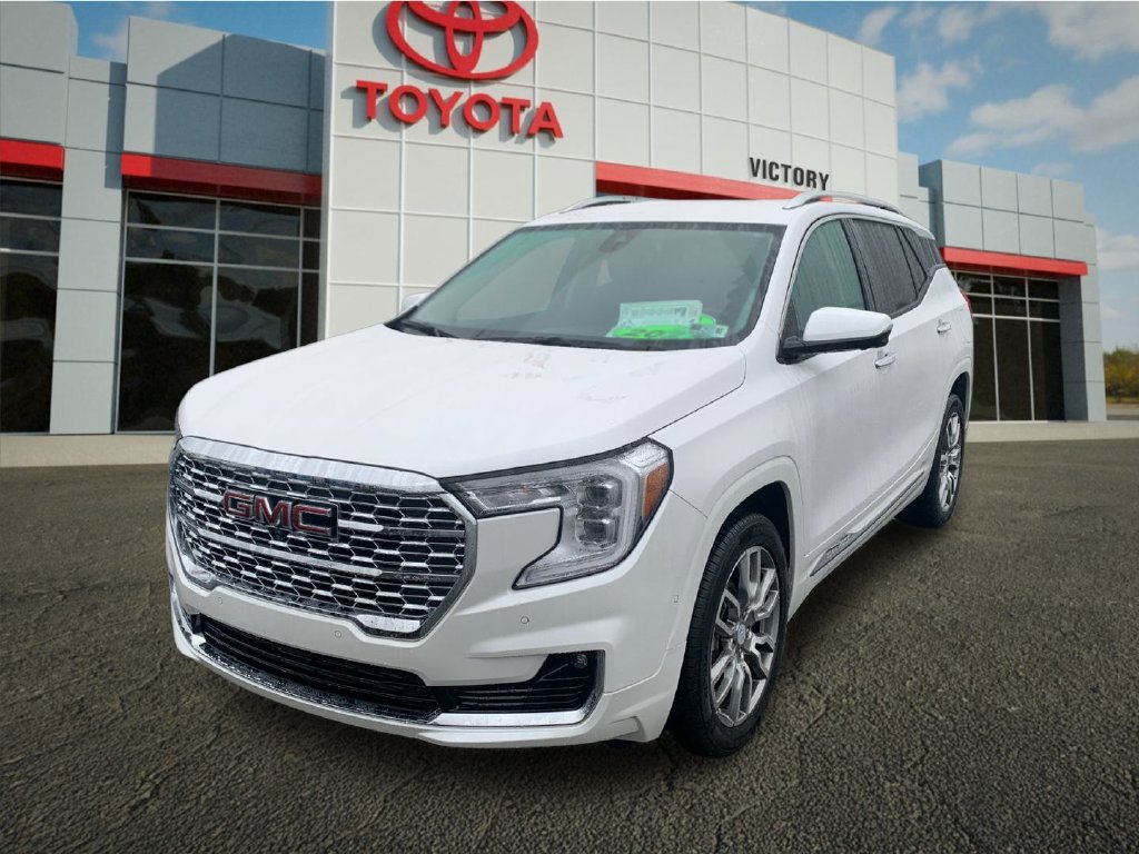 Used 2023 GMC Terrain Denali w/ Denali Premium Package AWD/4WD image 7