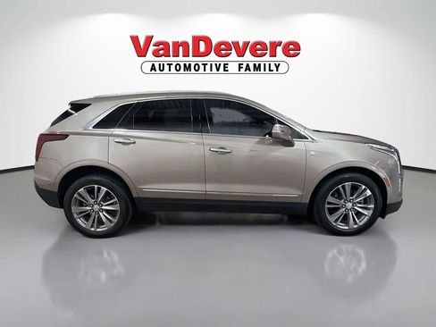 Used 2022 Cadillac XT5 Premium Luxury w/ LPO, Floor Liner Package AWD/4WD image 11