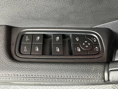 Certified 2024 Porsche Cayenne w/ Premium Package Plus (PFM) AWD/4WD image 17