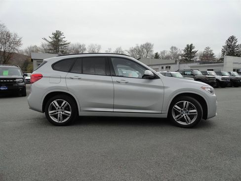 Used 2019 BMW X1 xDrive28i w/ M Sport Package image 4