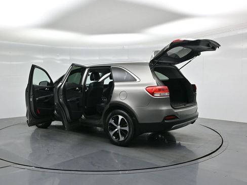 Used 2017 Kia Sorento EX image 32