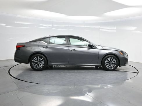 Used 2024 Nissan Altima 2.5 SV FWD image 36