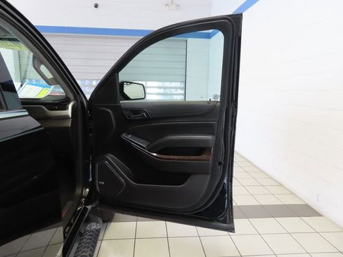 Used 2020 Chevrolet Suburban LT AWD/4WD image 32