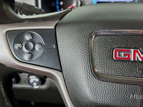 Used 2017 GMC Canyon SLE image 13