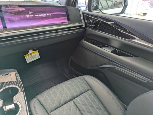 New 2025 Cadillac Escalade IQ Luxury 1 image 10