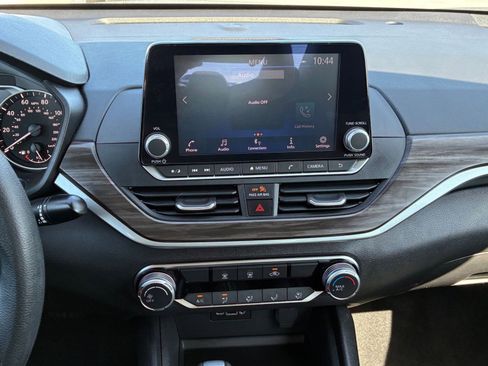 Used 2025 Nissan Altima 2.5 SV image 17