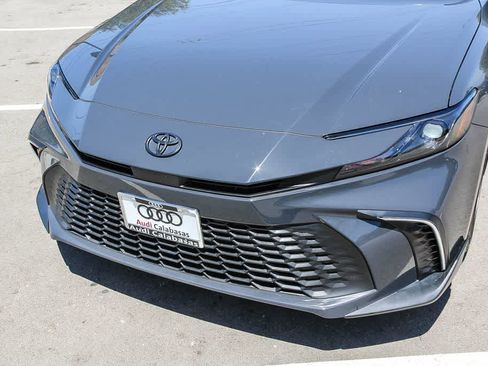 Used 2025 Toyota Camry SE w/ Convenience Package FWD image 8