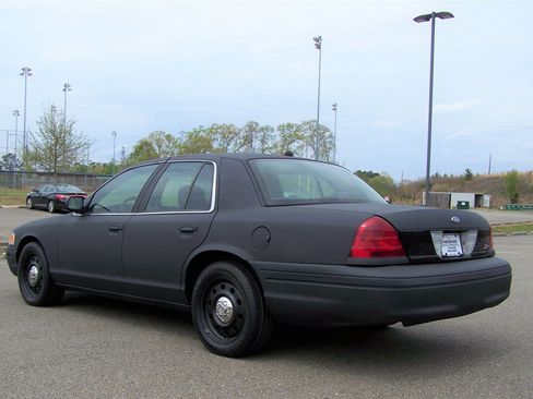 Used 2009 Ford Crown Victoria Police Interceptor image 4