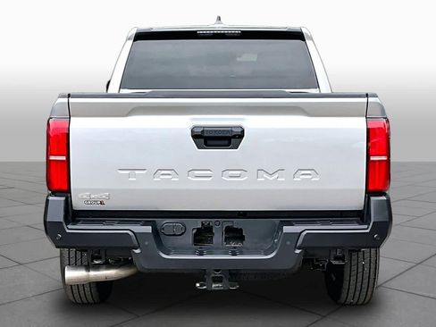 Certified 2025 Toyota Tacoma SR w/ SR Upgrade Package AWD/4WD image 5