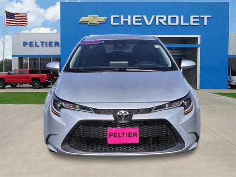 Used 2022 Toyota Corolla LE image 2