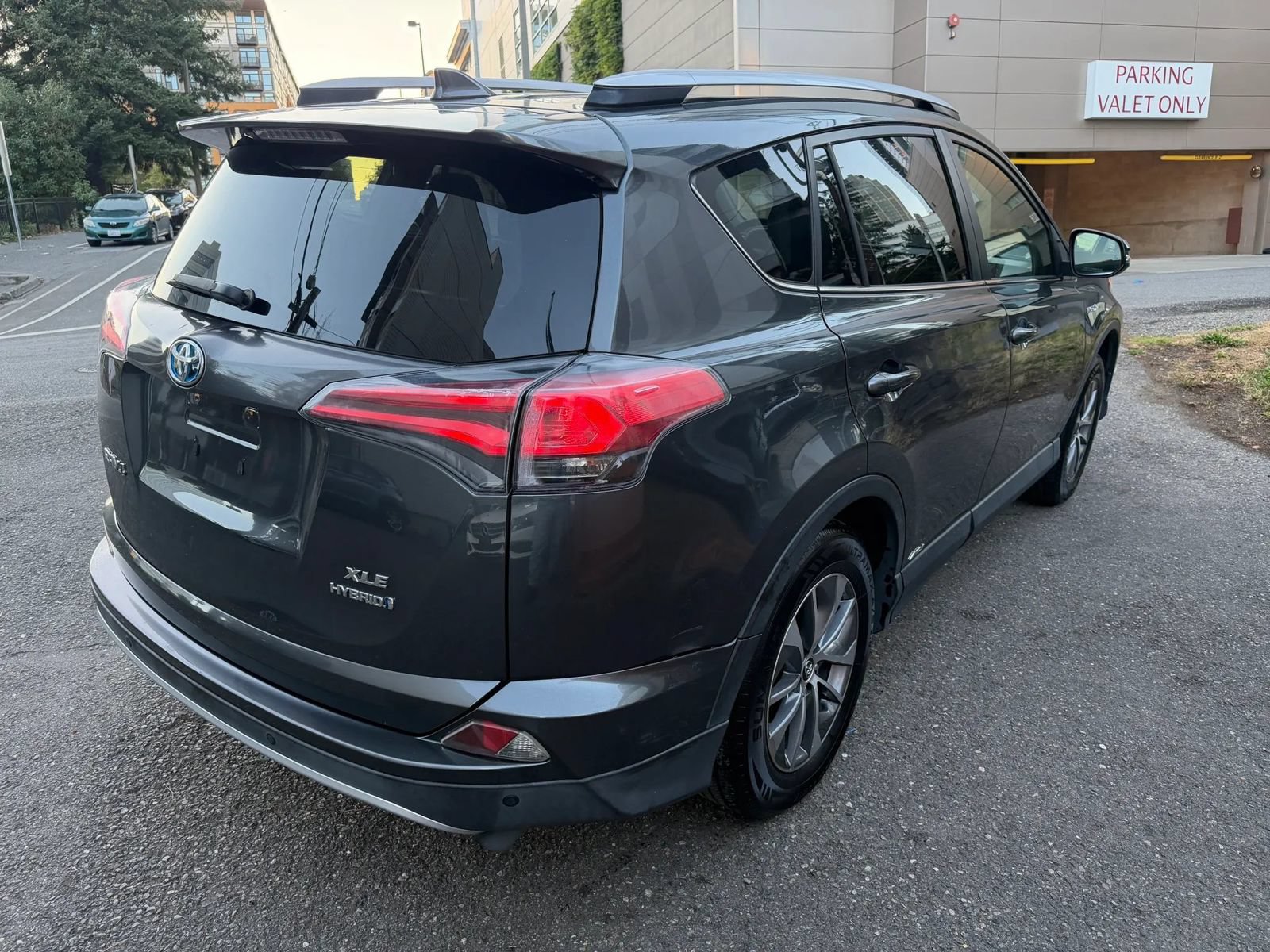 Used 2016 Toyota RAV4 XLE w/ Convenience Package AWD/4WD image 7