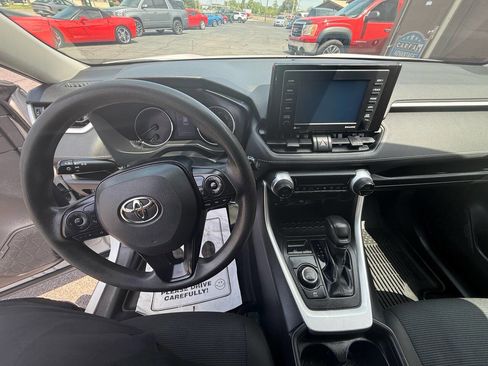 Used 2021 Toyota RAV4 LE AWD/4WD image 28