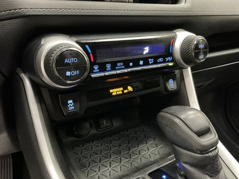 Used 2022 Toyota RAV4 XLE w/ Convenience Package AWD/4WD image 16