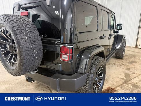 Used 2015 Jeep Wrangler Unlimited Sahara AWD/4WD image 13