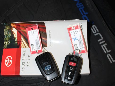 Used 2019 Toyota Prius Prime Plus FWD image 30