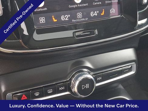 Certified 2025 Volvo XC40 B5 Plus AWD/4WD image 17