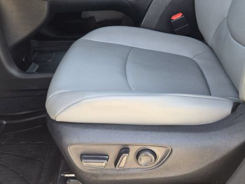 Used 2026 Toyota Sienna XLE FWD image 24