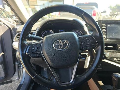 Used 2022 Toyota Camry SE FWD image 5